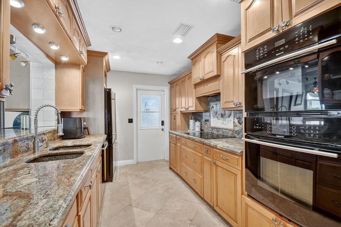 PALM SPRINGS VILLAGE 1 - Residential