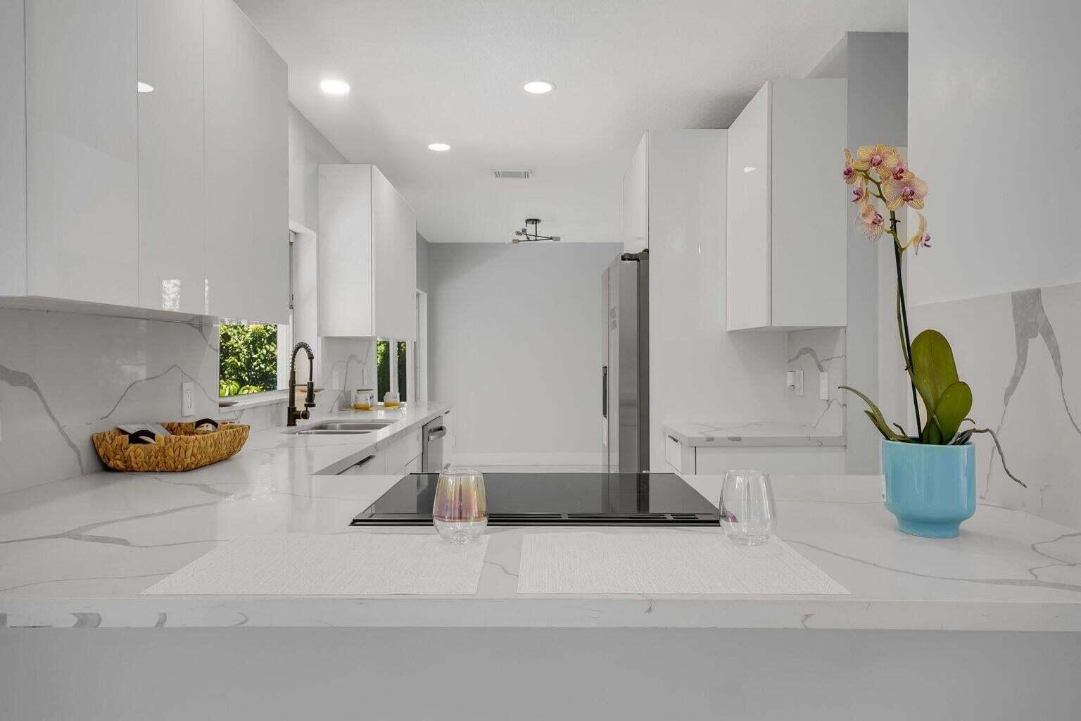 WOODSIDE ESTATES - Residential Lease