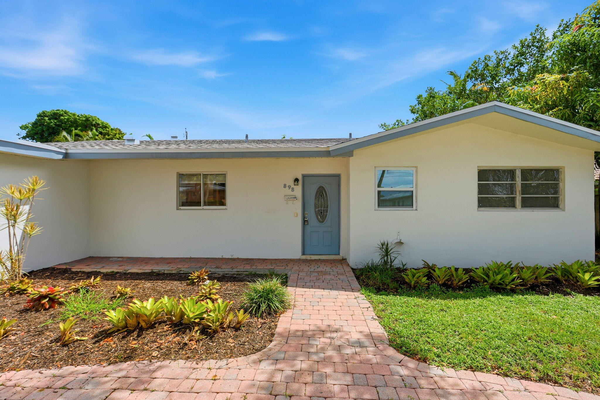898 SW 10th Avenue