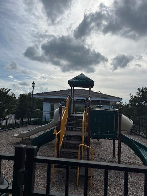 CRESTWOOD NORTH REPLAT TW - Residential Lease