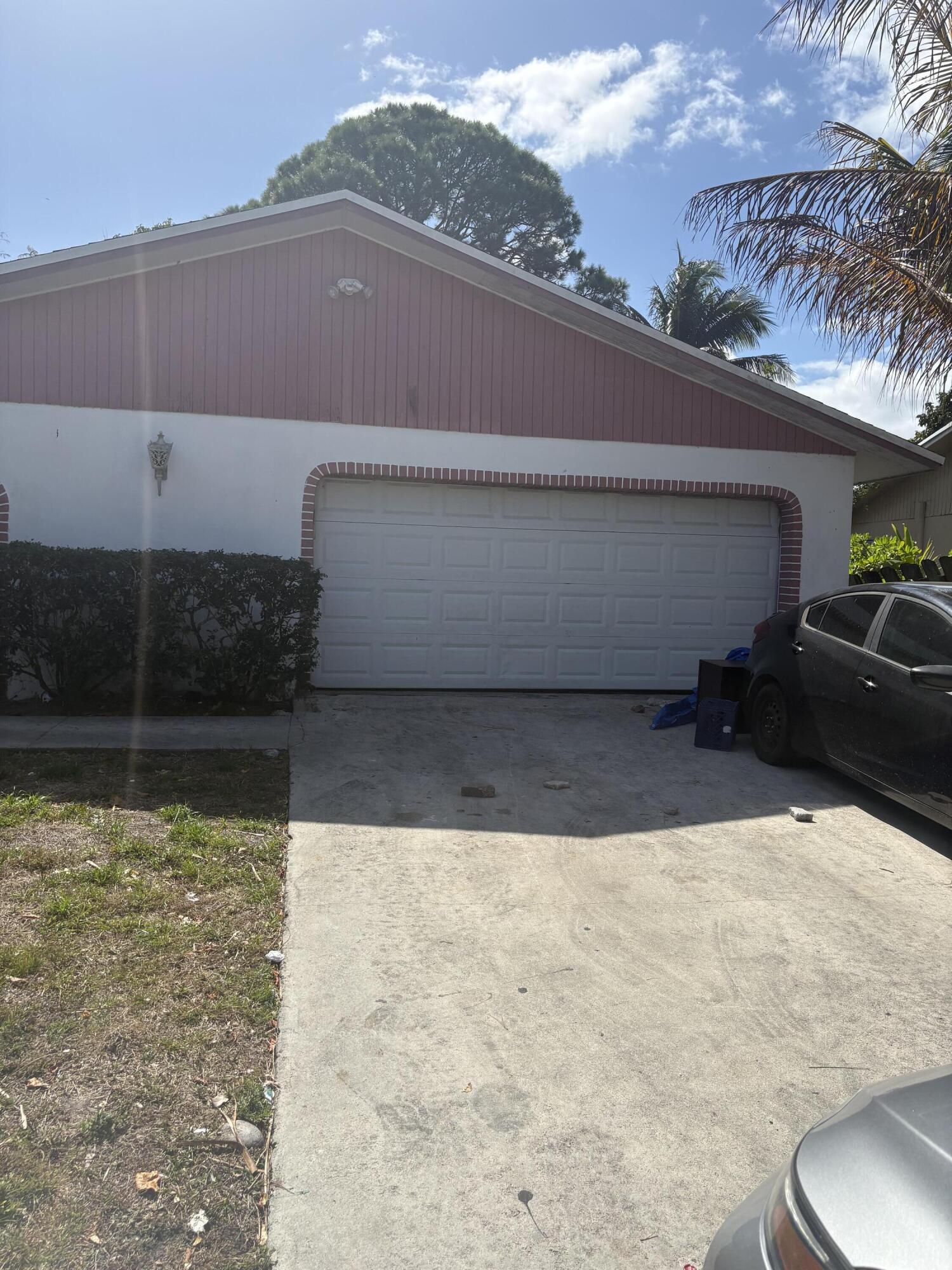 DELRAY SHORES FIRST ADD - Residential