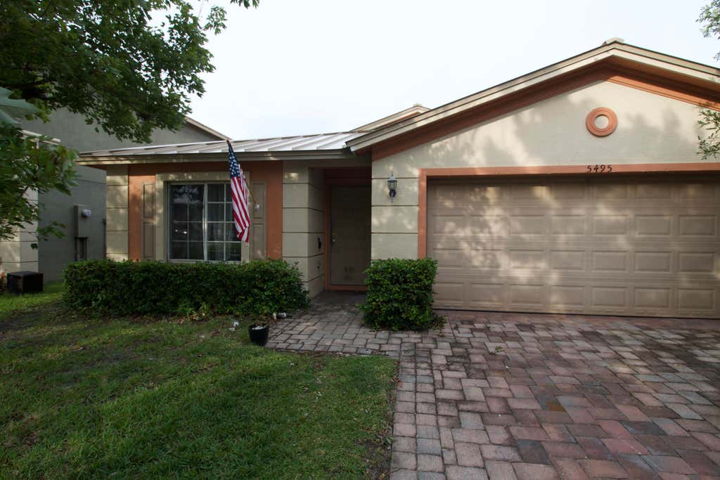 Photo of 5495 SE Graham Drive, Stuart, FL 34997 (MLS # B26061528)