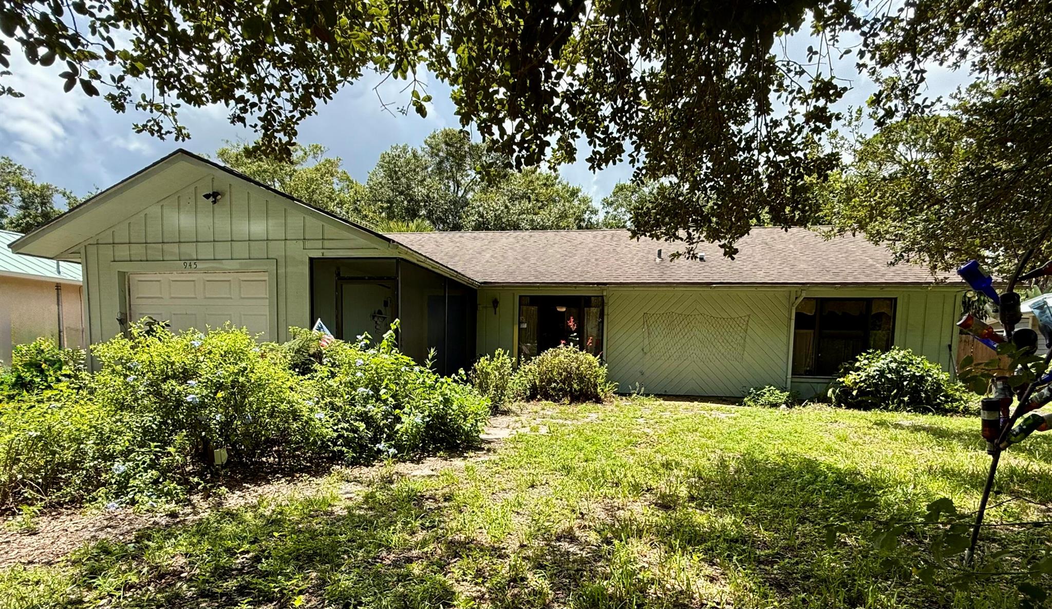Charming 3BR/2BA home in desirable Grovenor Estate, Vero Beach! Over 1,300 sq ft with 1-car garage. Perfect for first-time buyers or investors. Features a newer water heater, 2017 roof, and a prime location close to shopping, dining, and more. Spacious layout with great potential--don't miss this opportunit