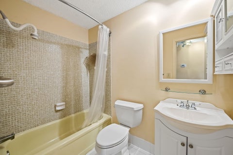 Tiny photo for 8711 NW 10TH Street #D101, Plantation, FL 33322 (MLS # B26069997)