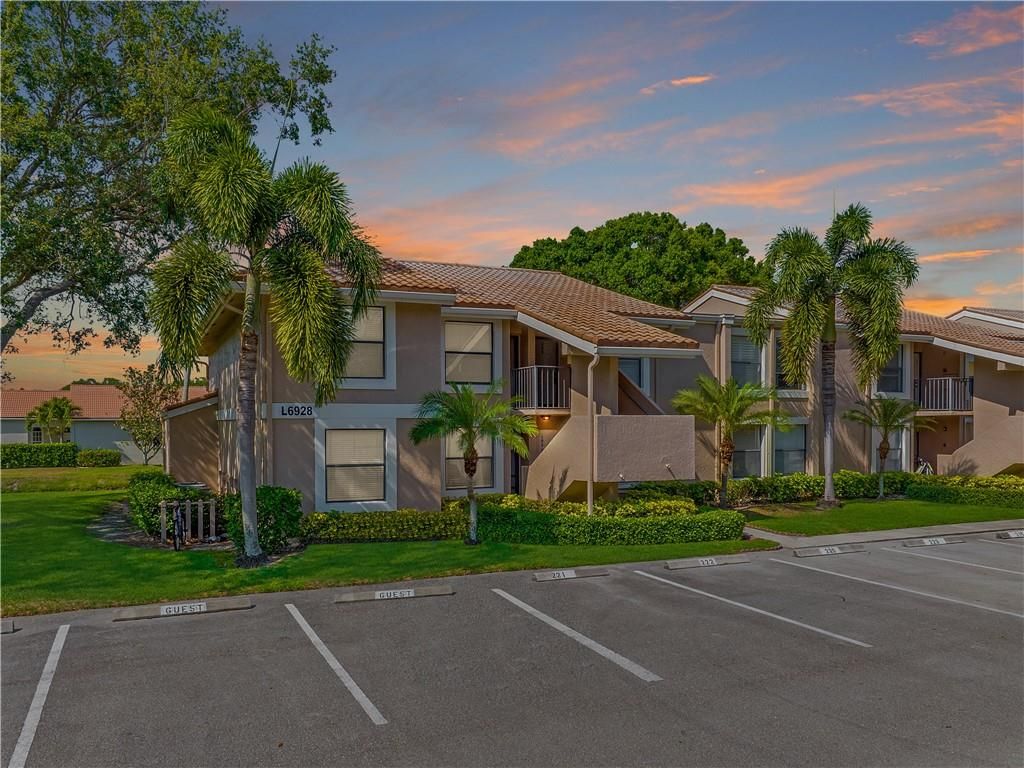 Photo of 6928 Briarlake Cir #102, West Palm Beach, FL 33418 (MLS # F10376533)