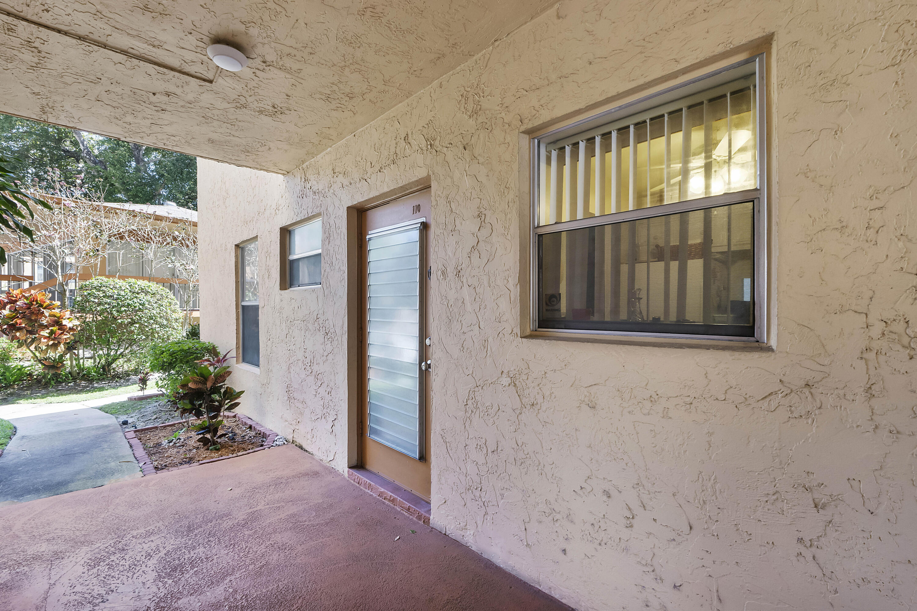 ROKEST CONDOMINIUM APARTMENTS - Residential