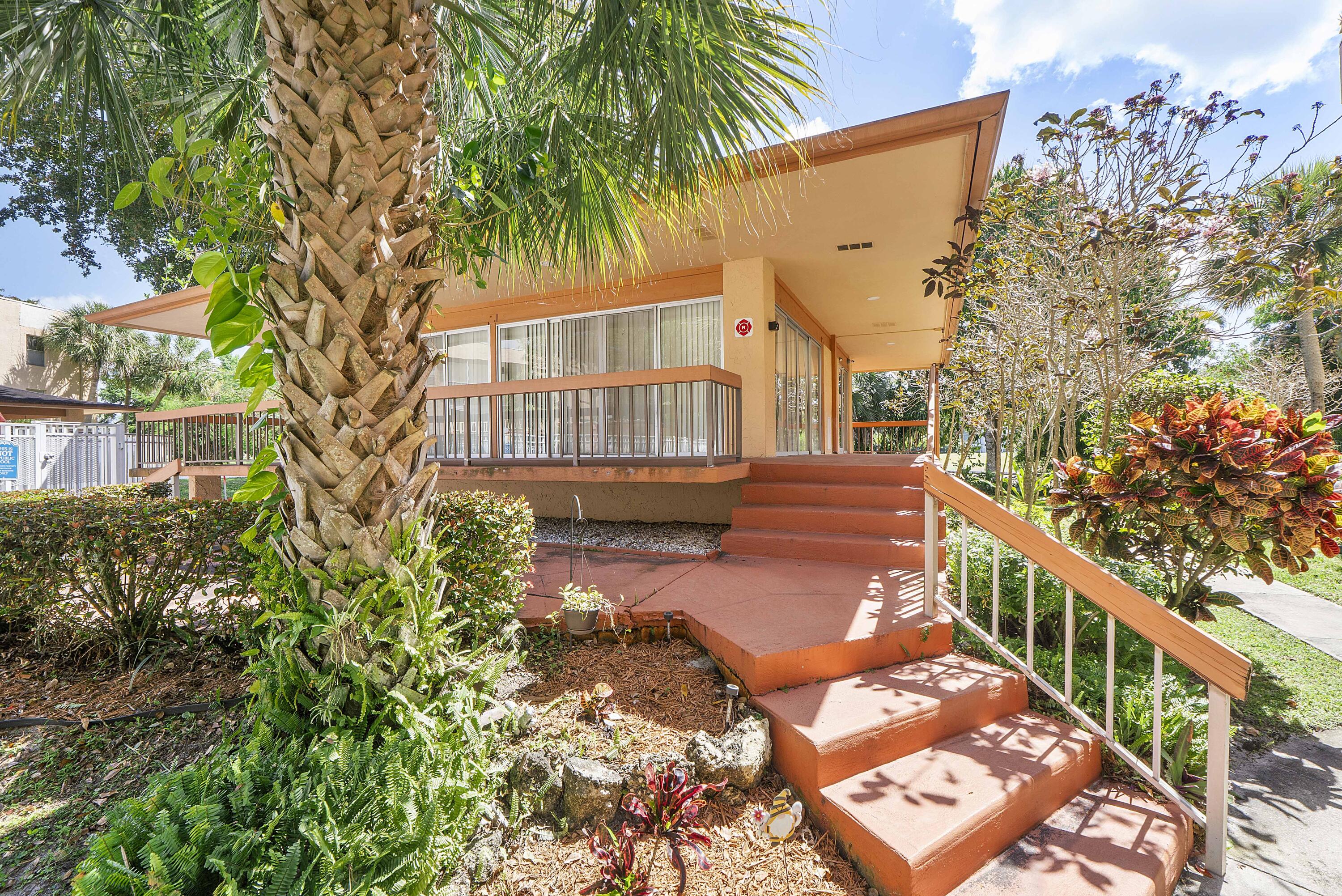 ROKEST CONDOMINIUM APARTMENTS - Residential