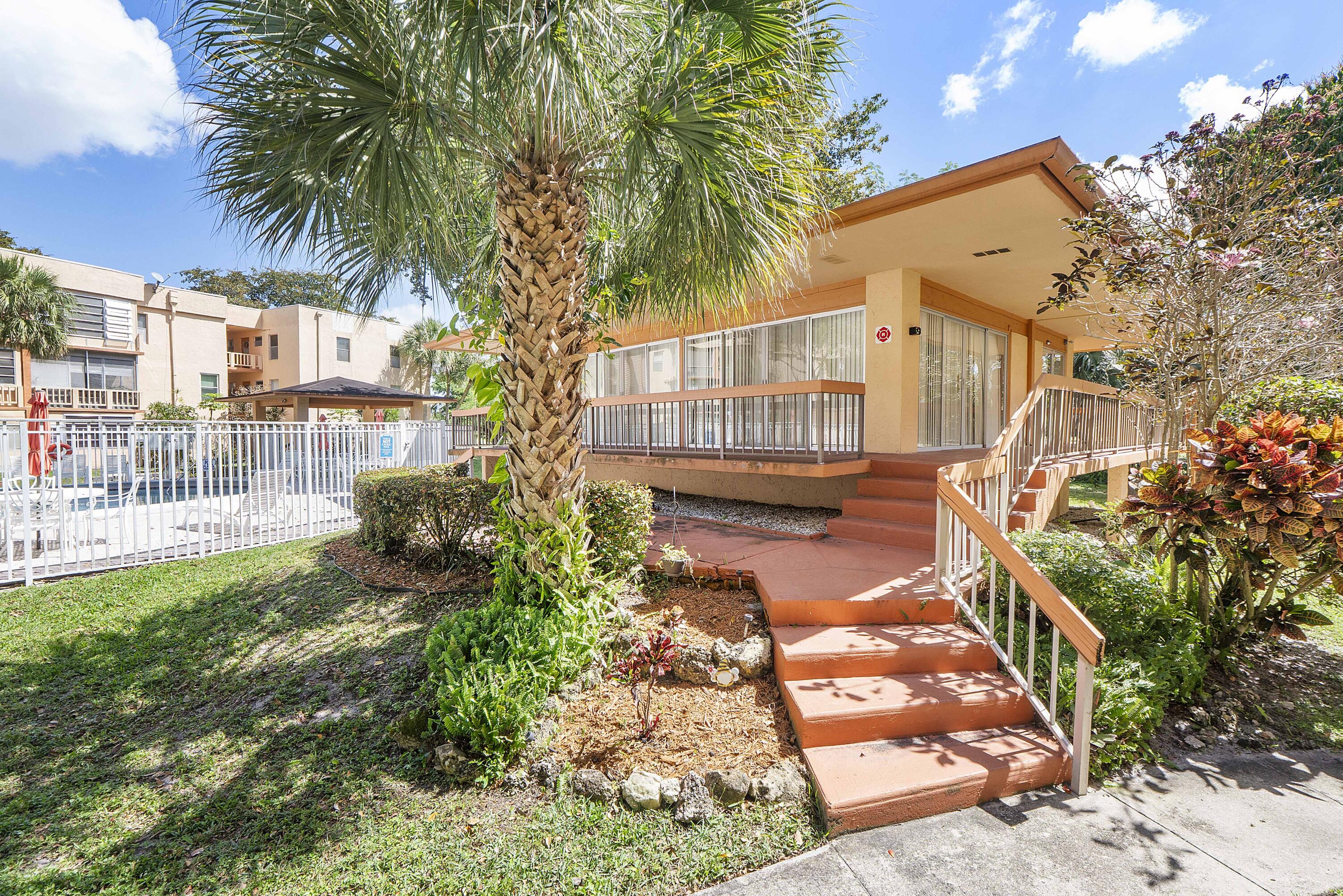 ROKEST CONDOMINIUM APARTMENTS - Residential