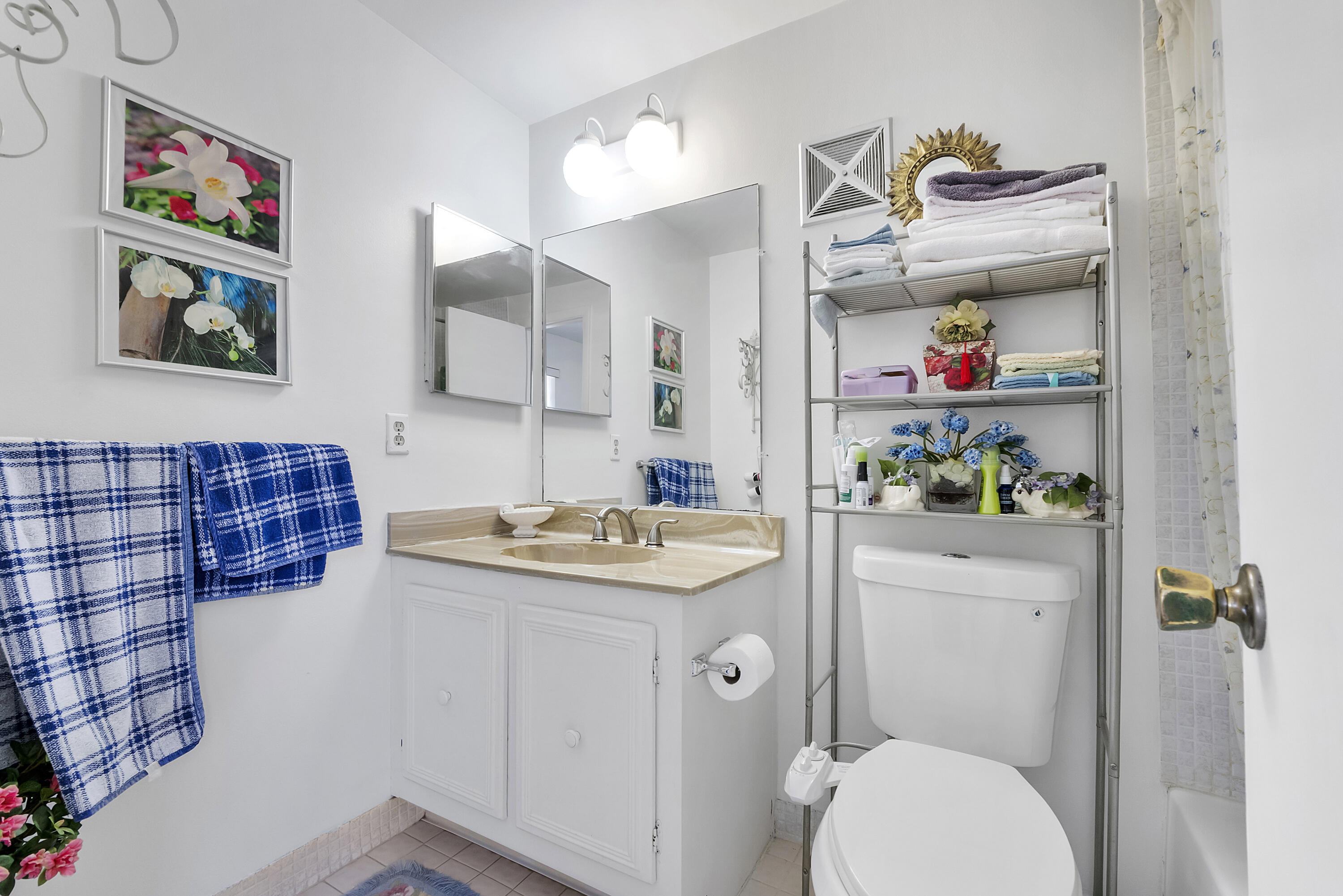 ROKEST CONDOMINIUM APARTMENTS - Residential