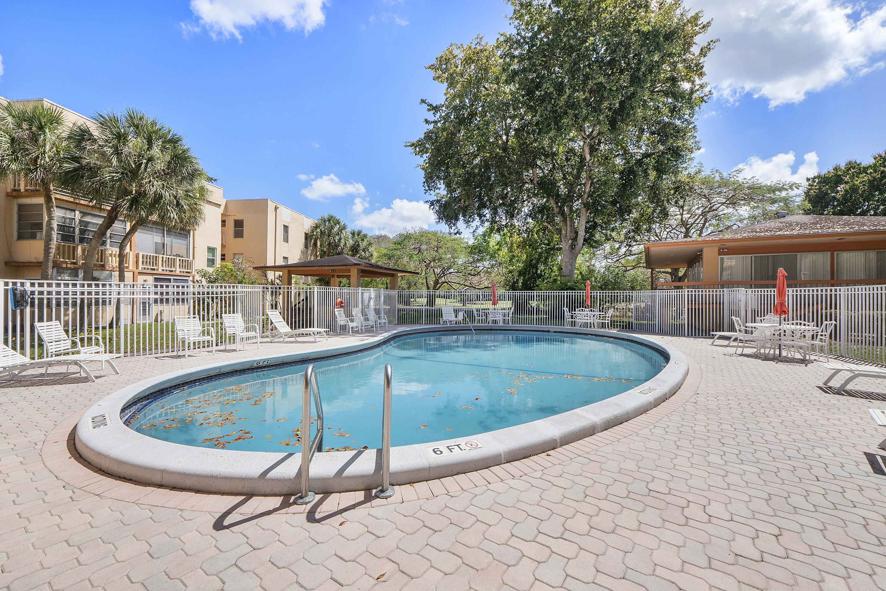 ROKEST CONDOMINIUM APARTMENTS - Residential