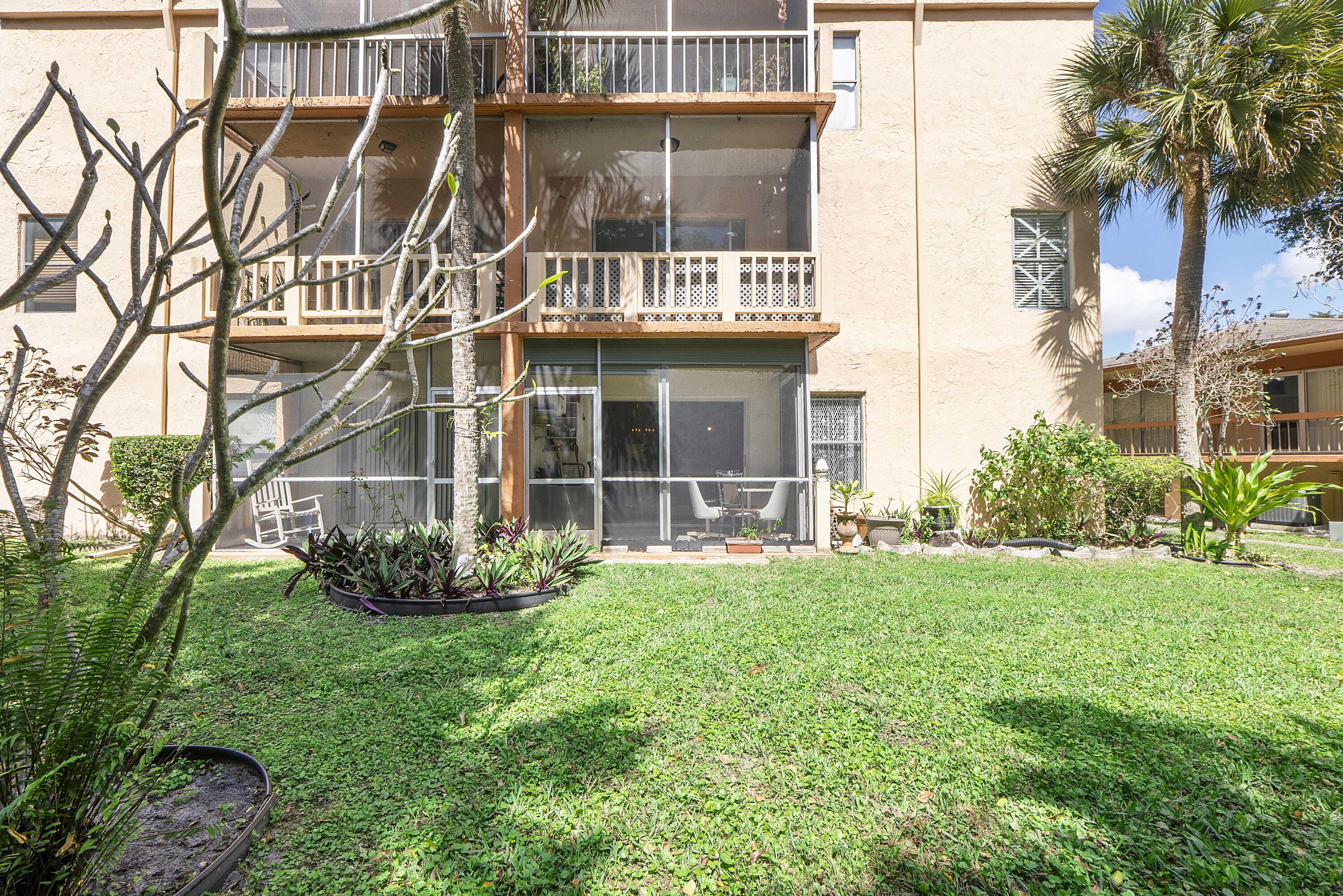 ROKEST CONDOMINIUM APARTMENTS - Residential