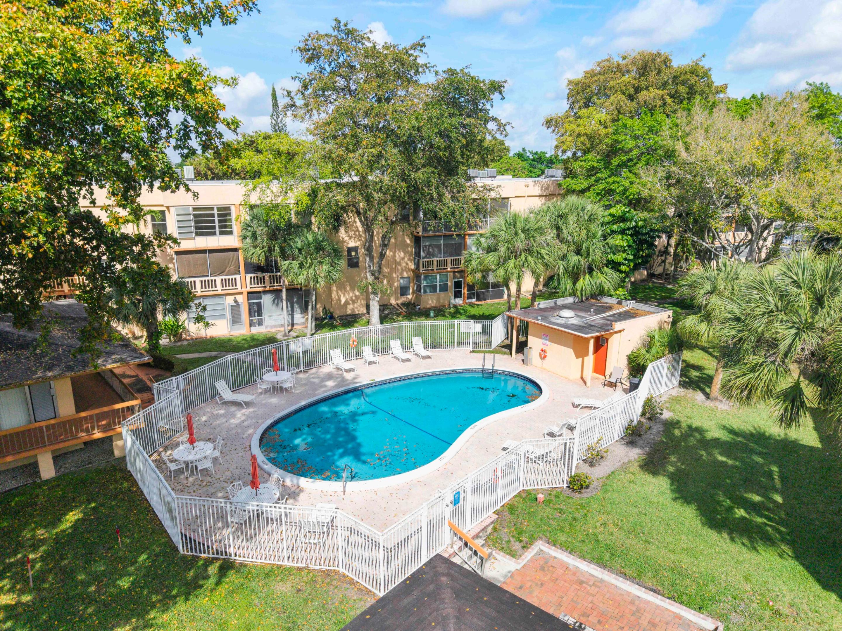 ROKEST CONDOMINIUM APARTMENTS - Residential