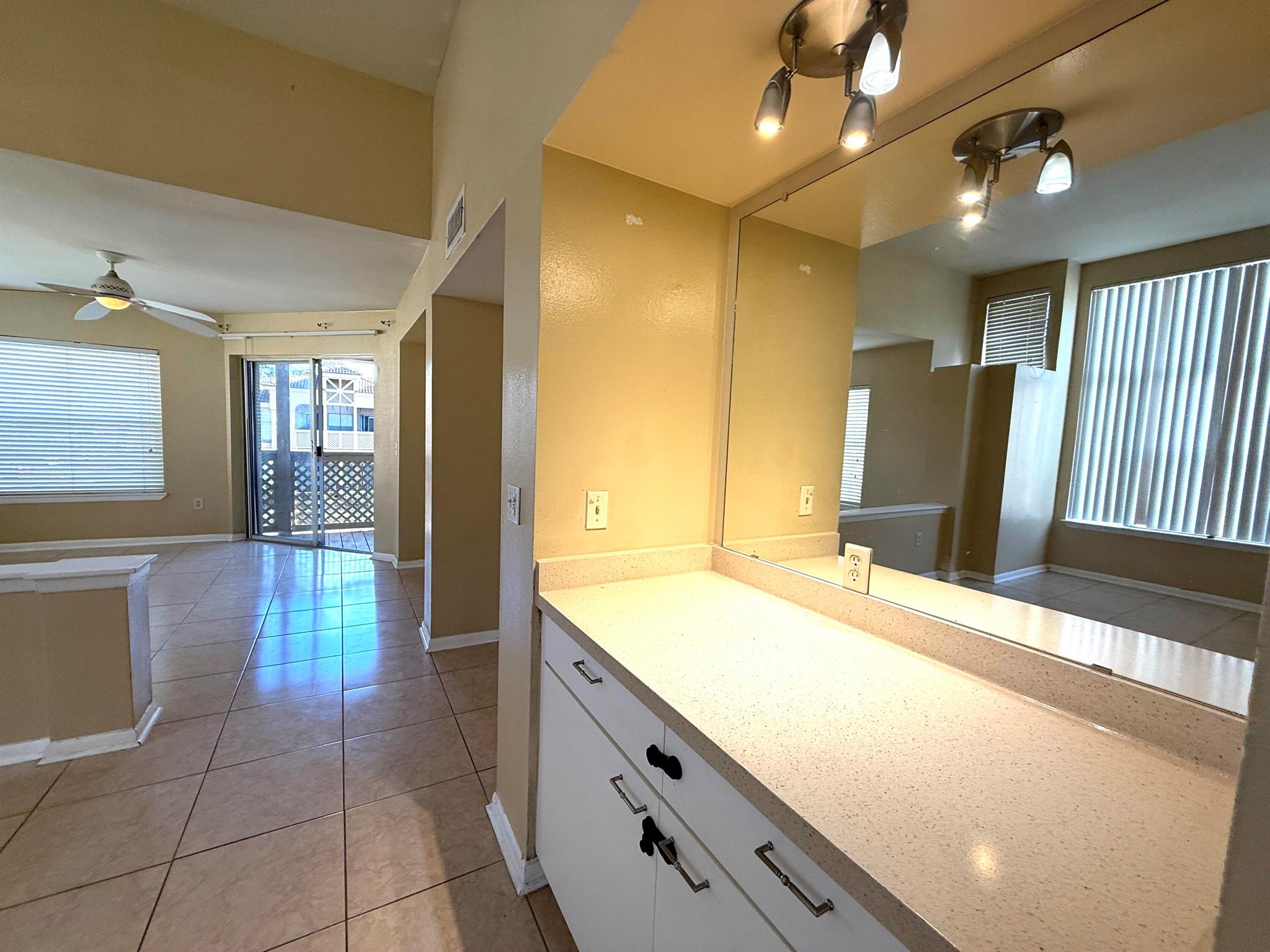 PALM LAKE CONDO - Residential Lease