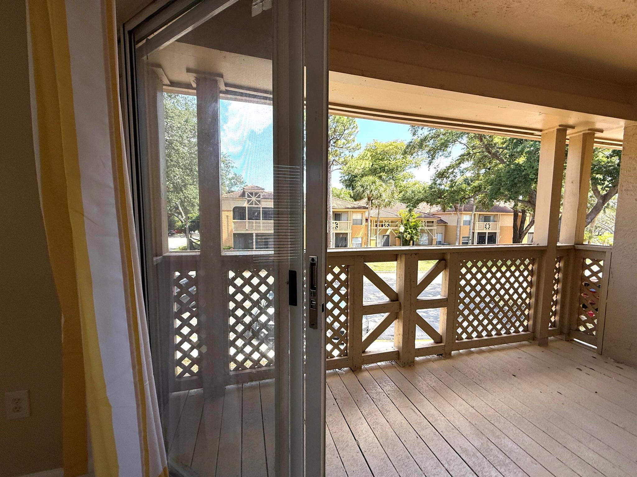 PALM LAKE CONDO - Residential Lease