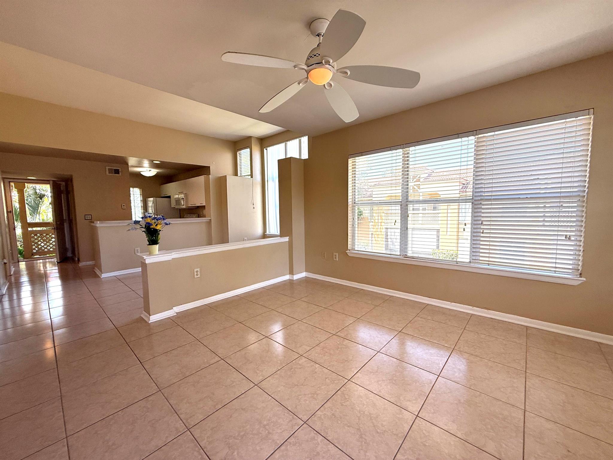 PALM LAKE CONDO - Residential Lease