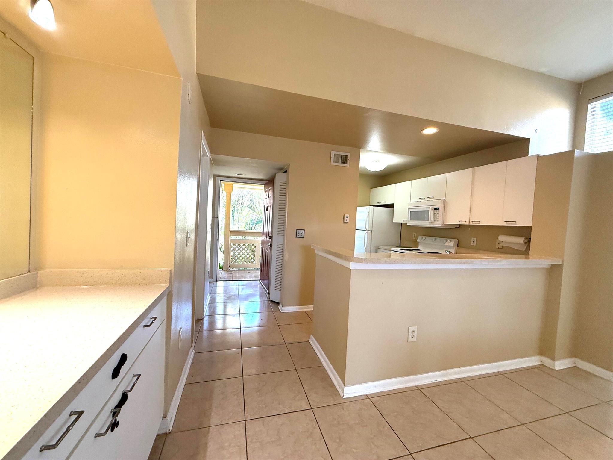 PALM LAKE CONDO - Residential Lease