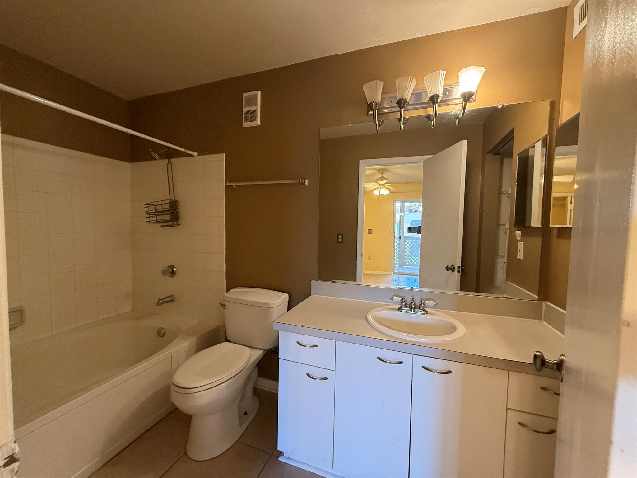 PALM LAKE CONDO - Residential Lease