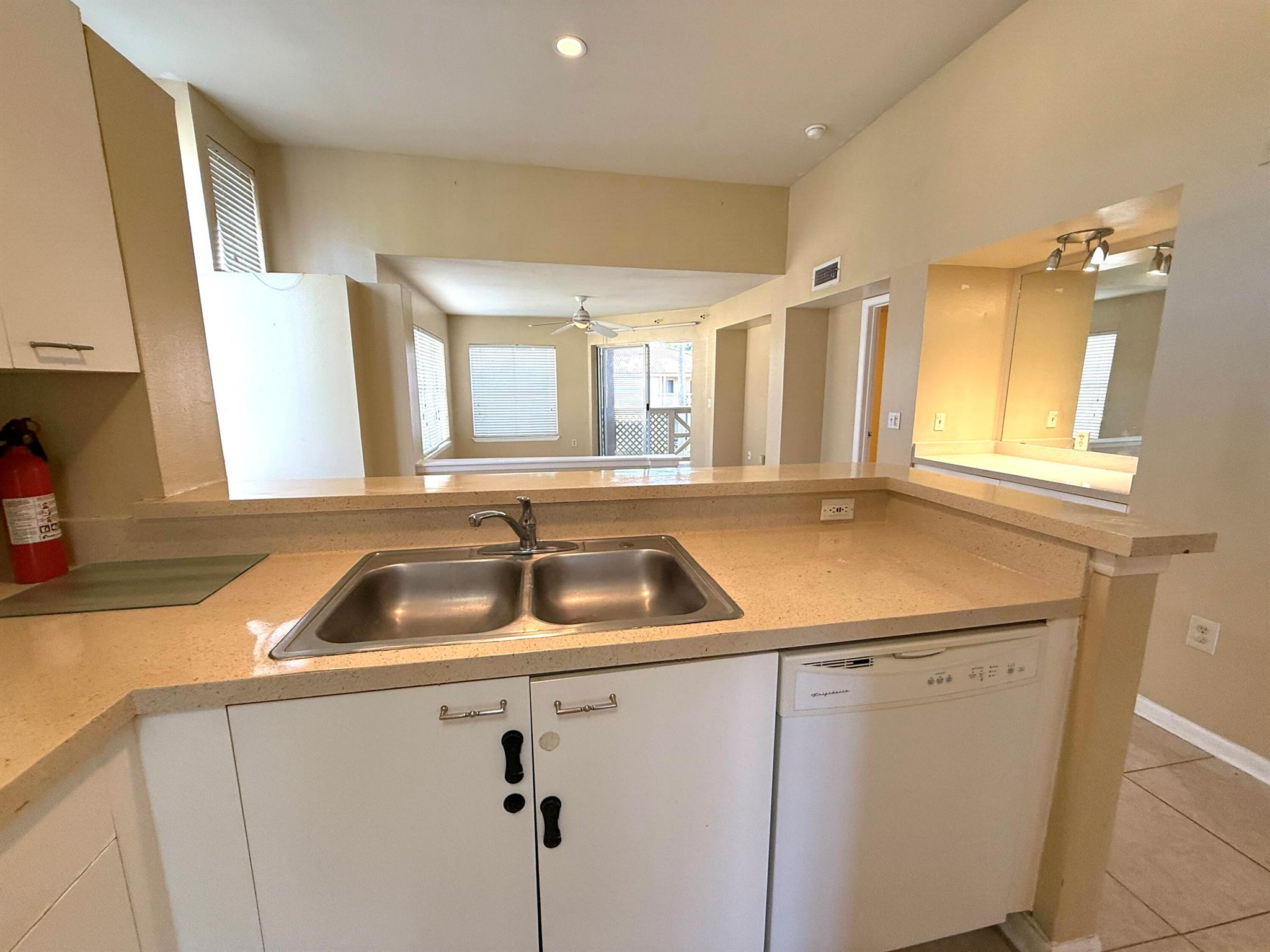 PALM LAKE CONDO - Residential Lease