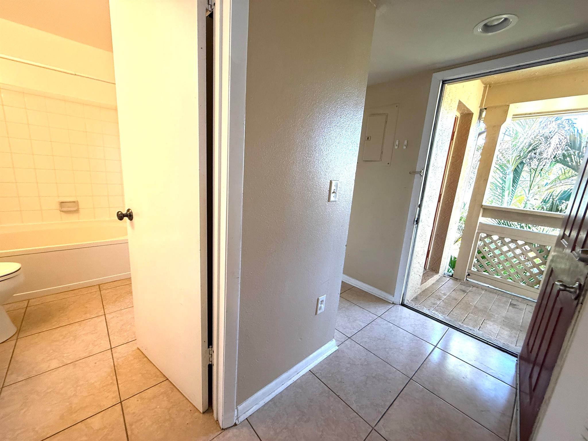 PALM LAKE CONDO - Residential Lease