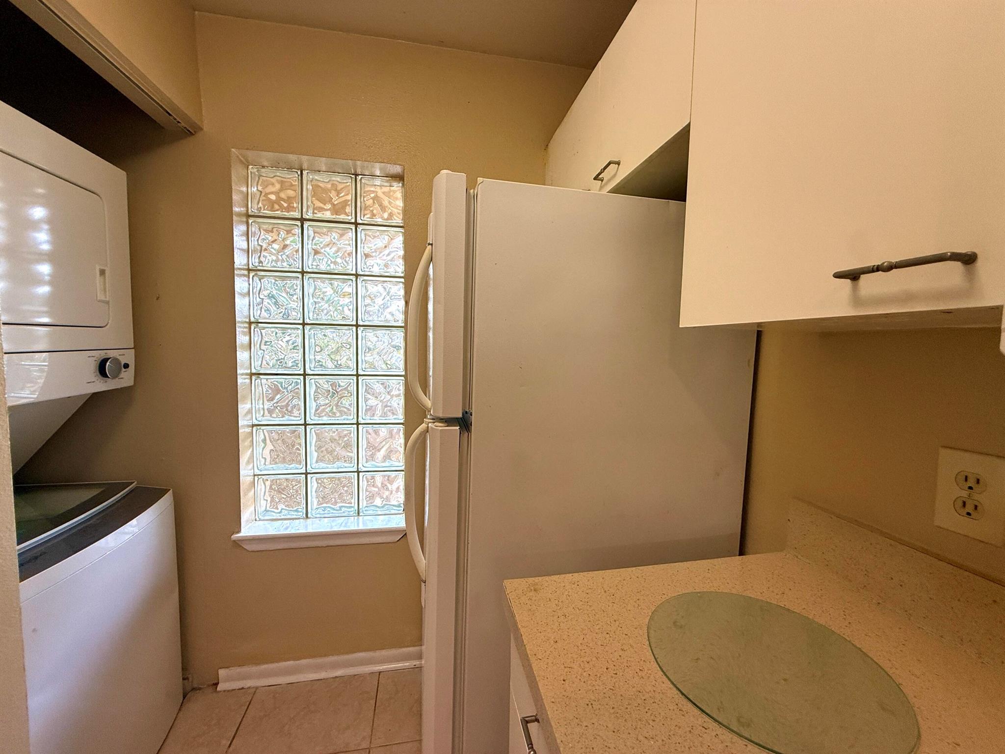 PALM LAKE CONDO - Residential Lease