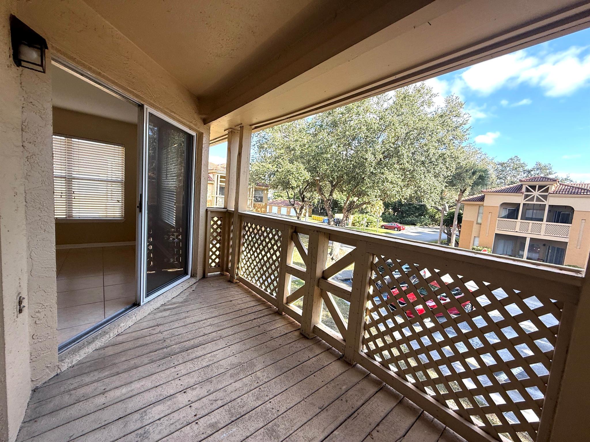 PALM LAKE CONDO - Residential Lease