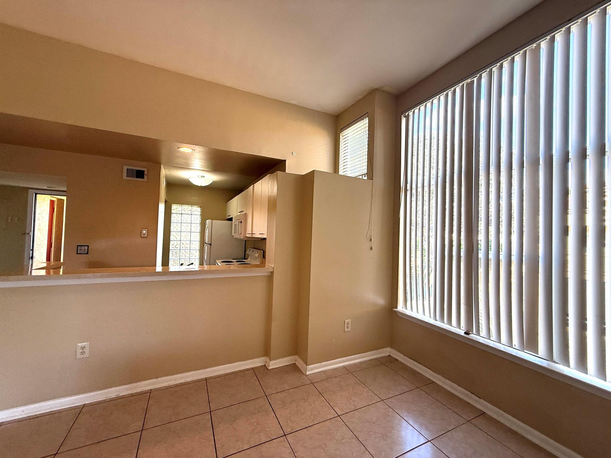 PALM LAKE CONDO - Residential Lease