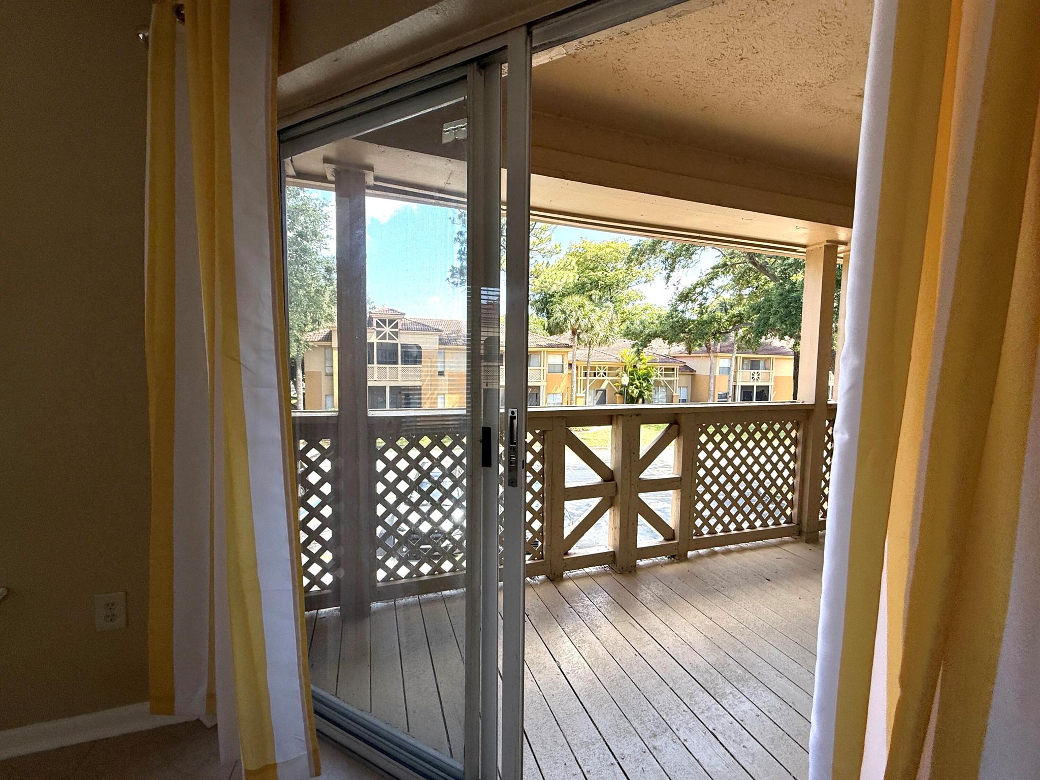 PALM LAKE CONDO - Residential Lease