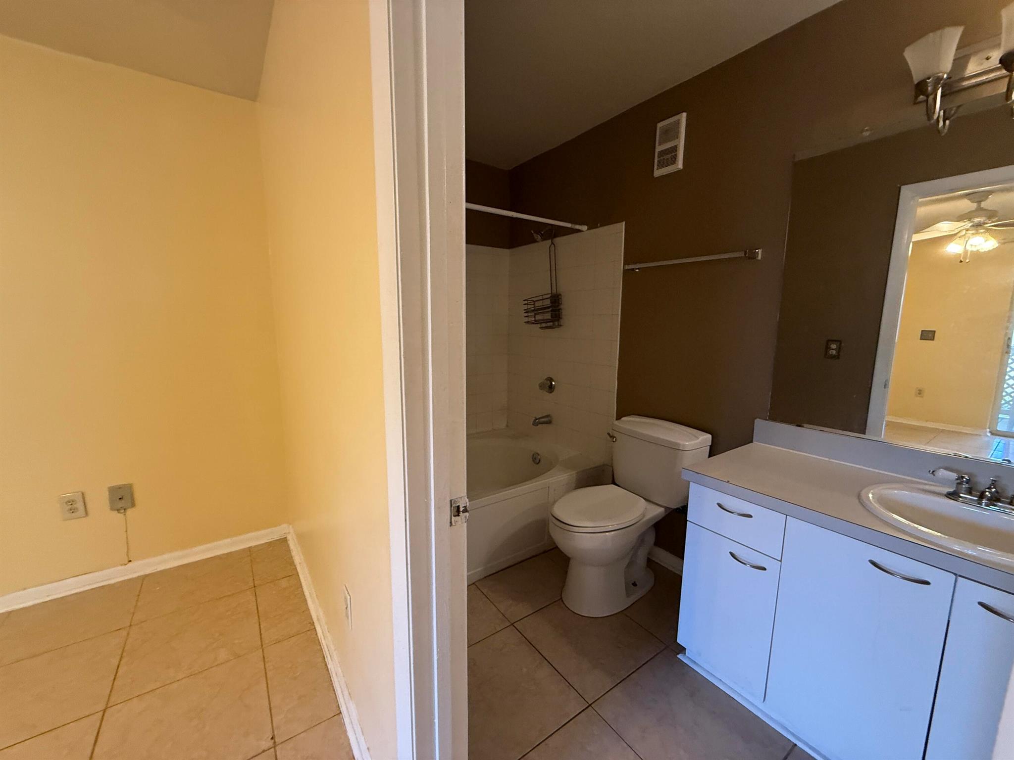 PALM LAKE CONDO - Residential Lease