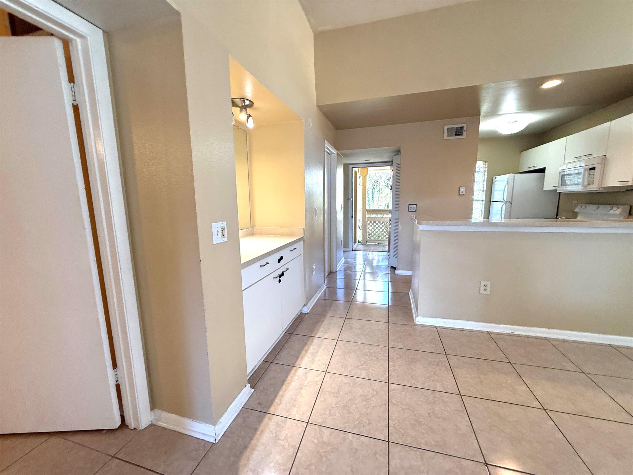 PALM LAKE CONDO - Residential Lease