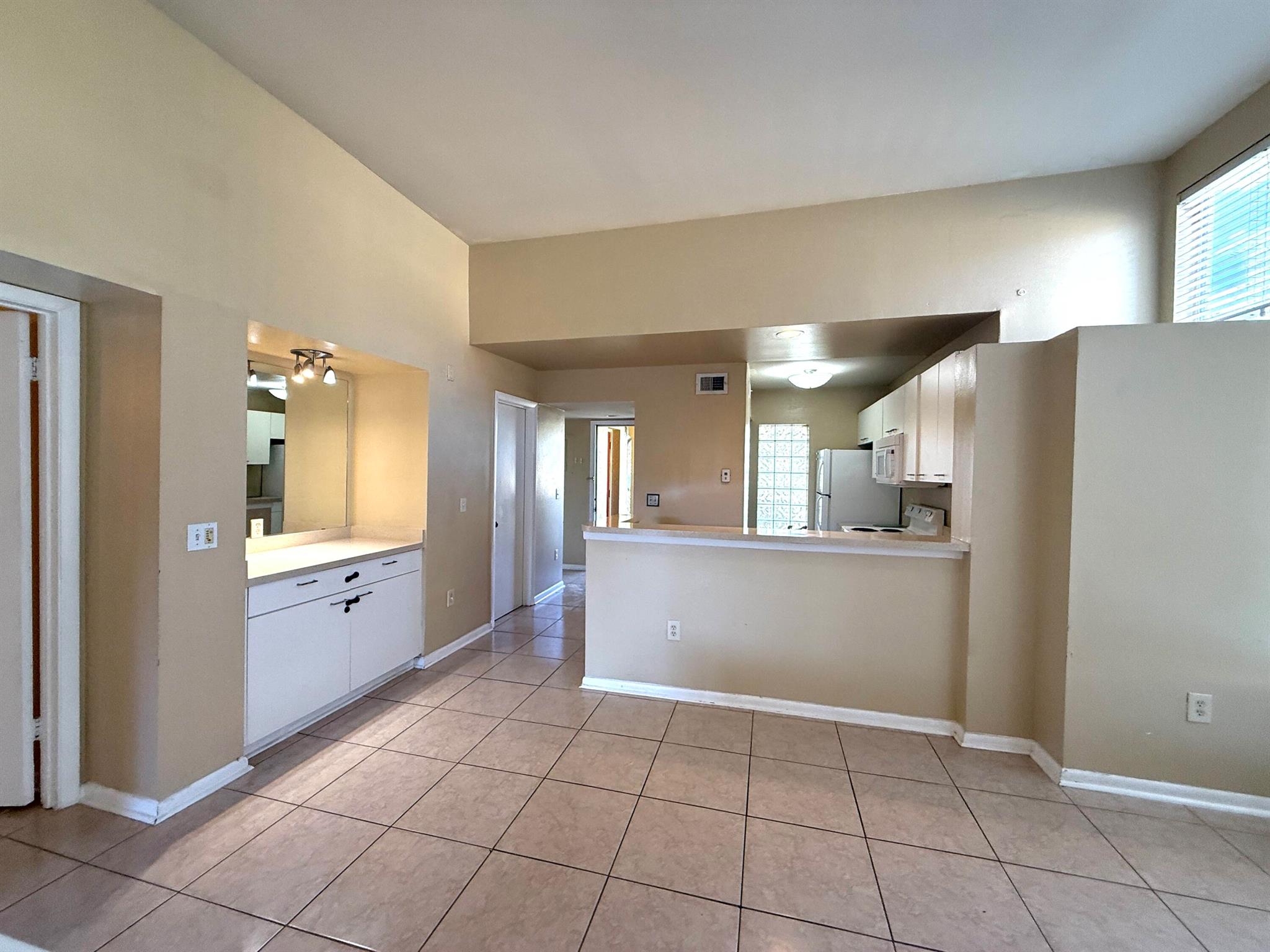 PALM LAKE CONDO - Residential Lease