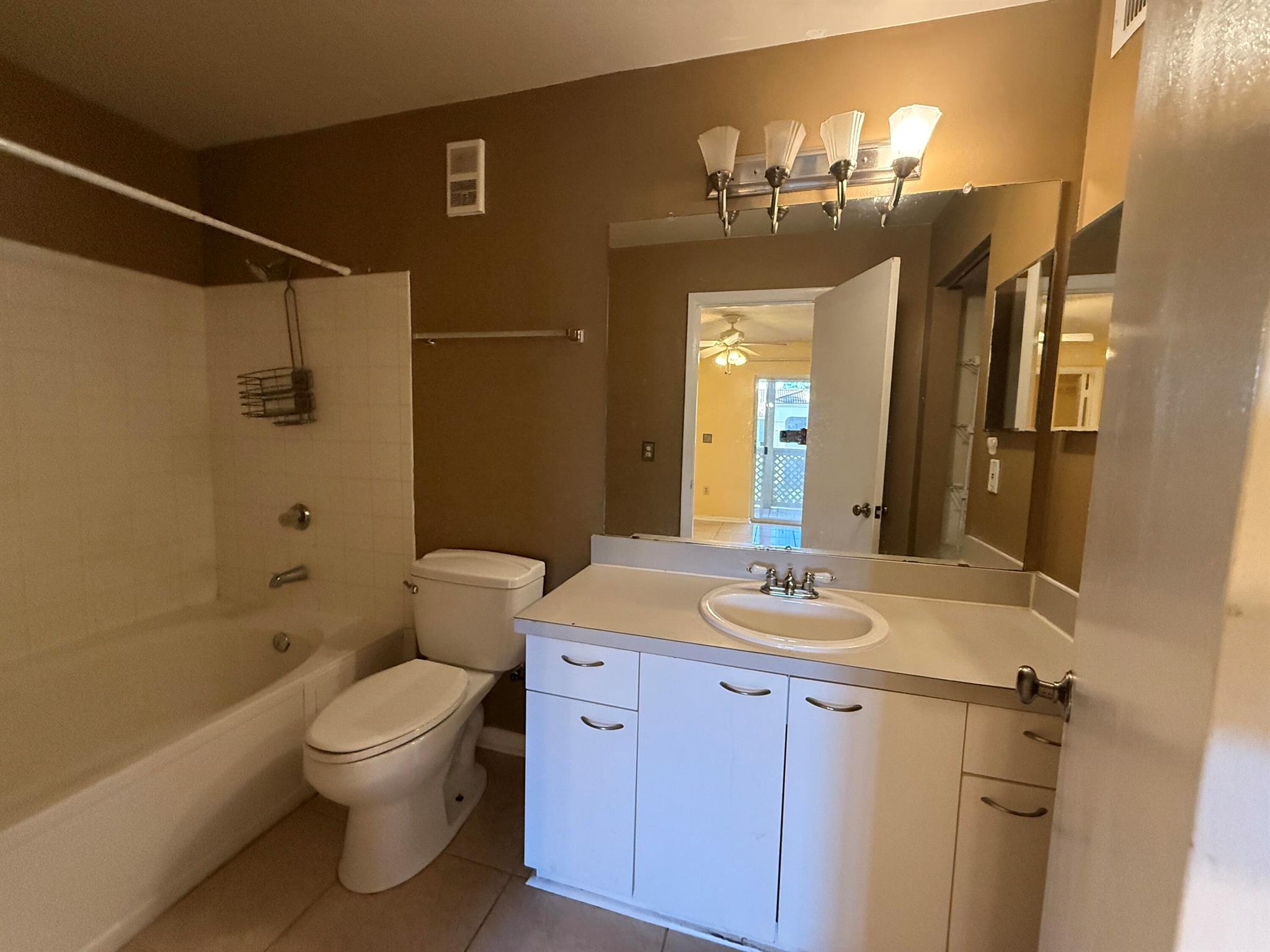 PALM LAKE CONDO - Residential Lease