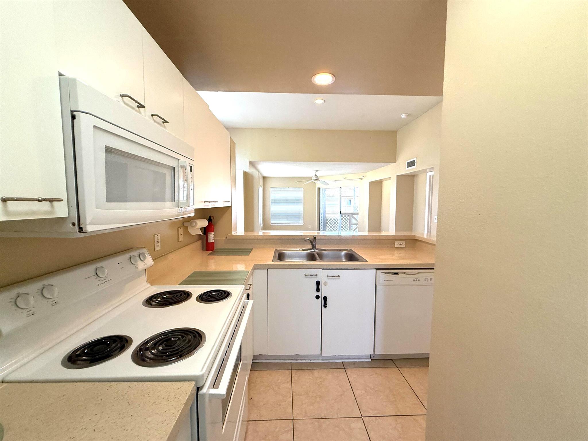 PALM LAKE CONDO - Residential Lease