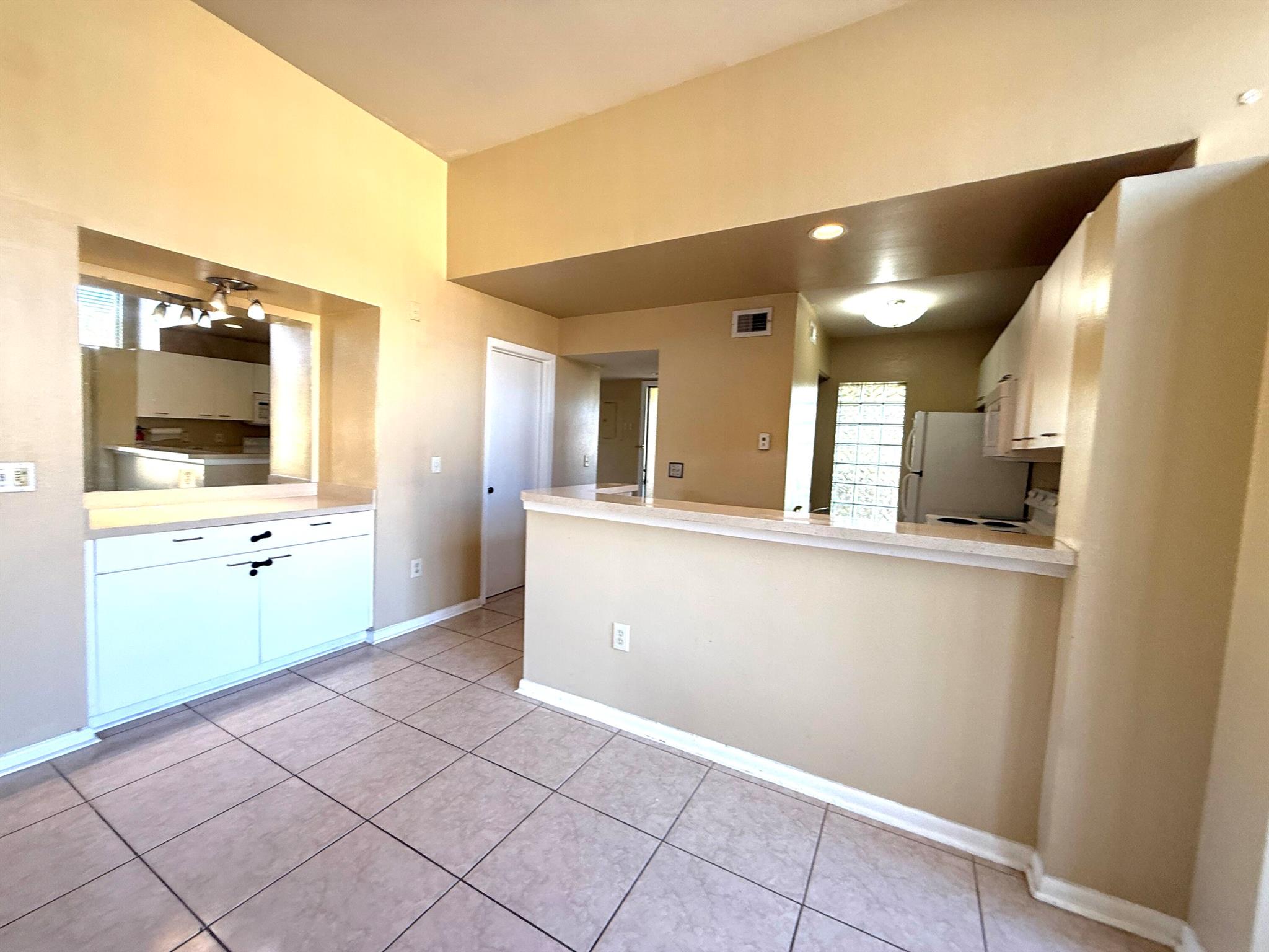 PALM LAKE CONDO - Residential Lease