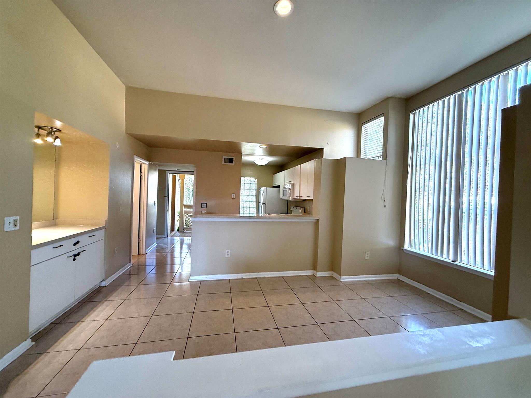PALM LAKE CONDO - Residential Lease