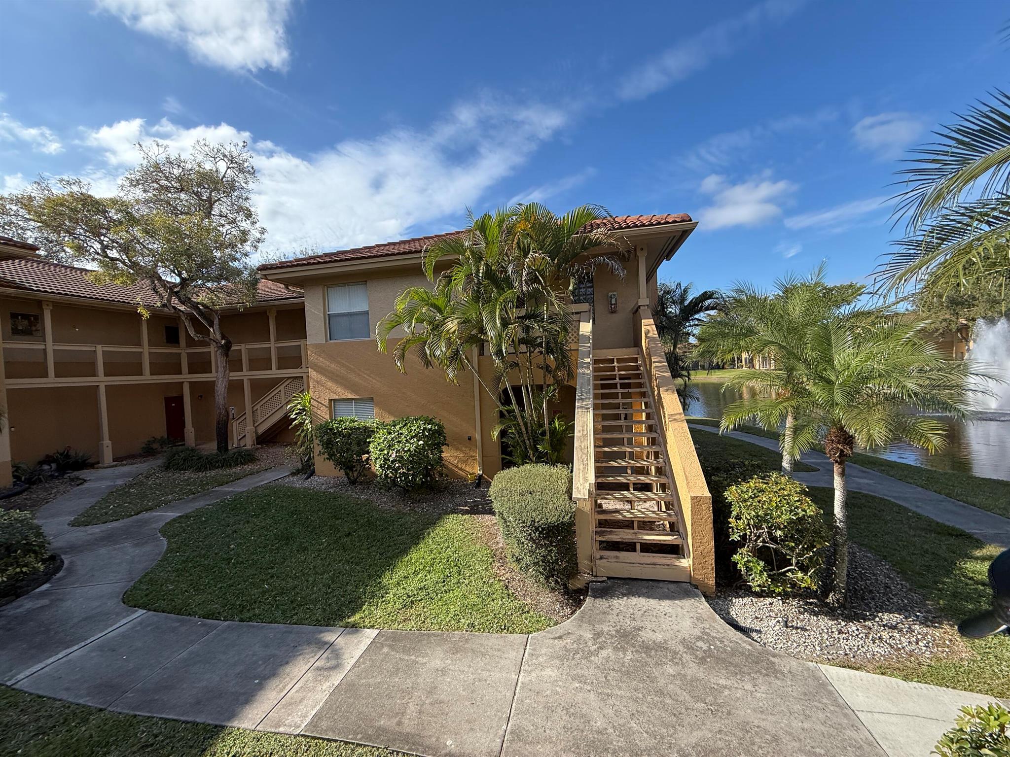 PALM LAKE CONDO - Residential Lease