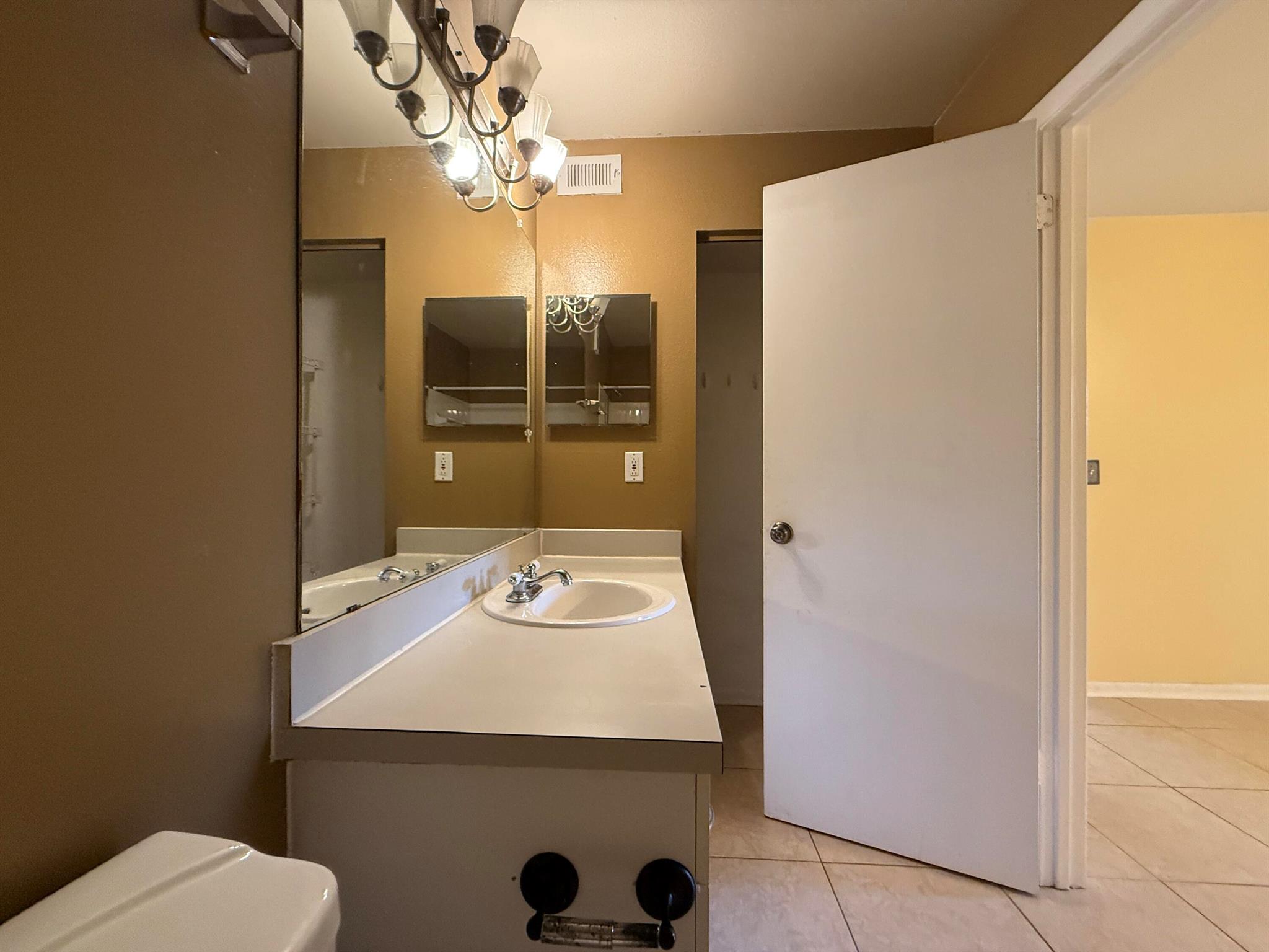 PALM LAKE CONDO - Residential Lease