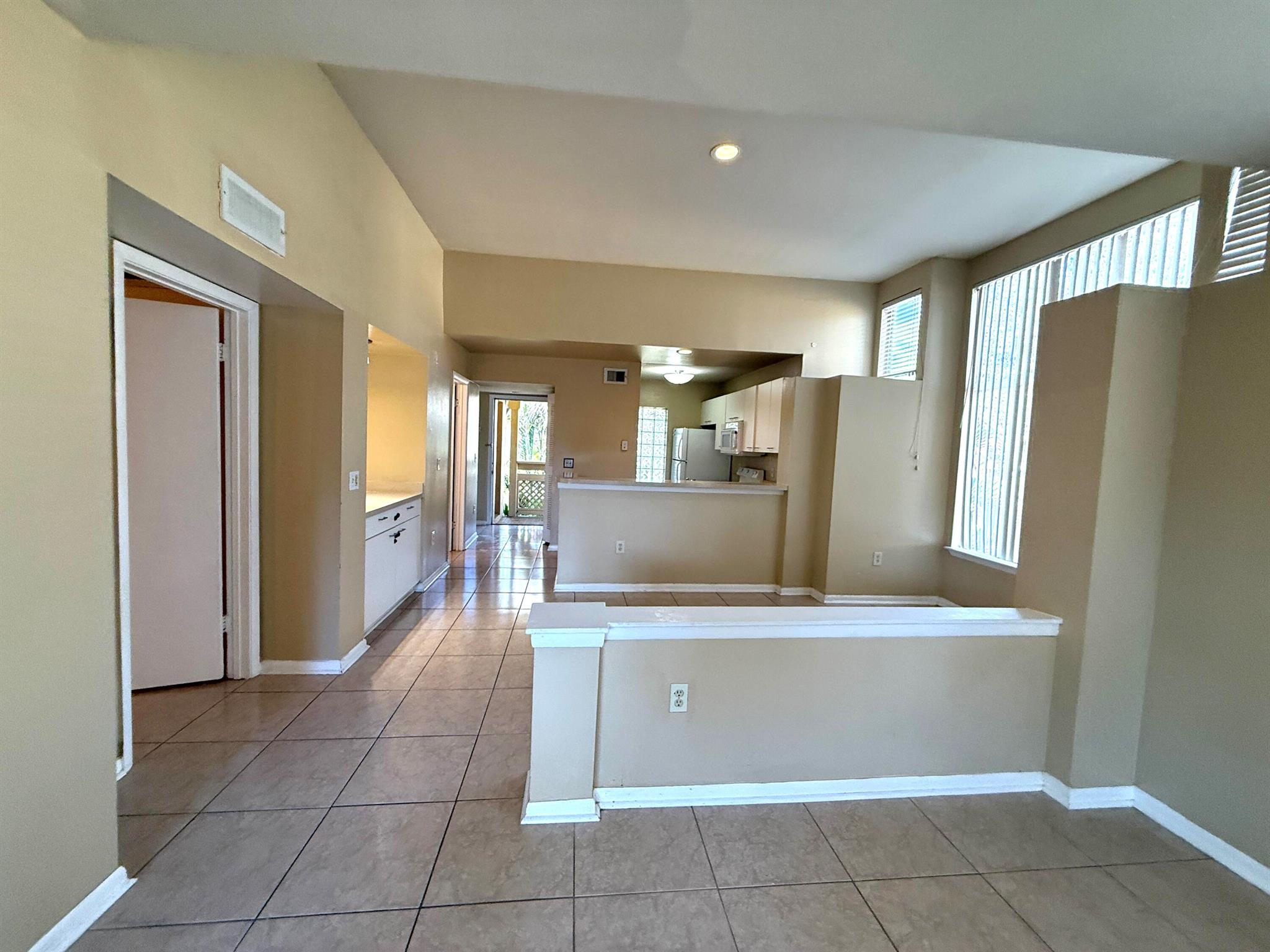 PALM LAKE CONDO - Residential Lease