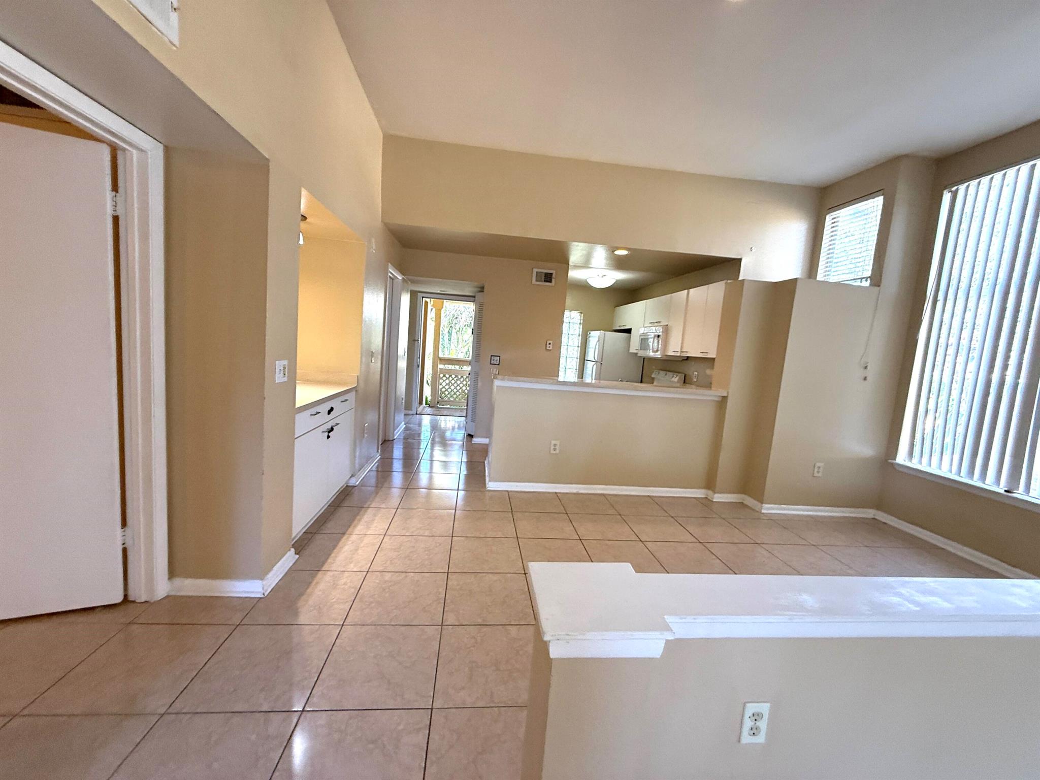 PALM LAKE CONDO - Residential Lease