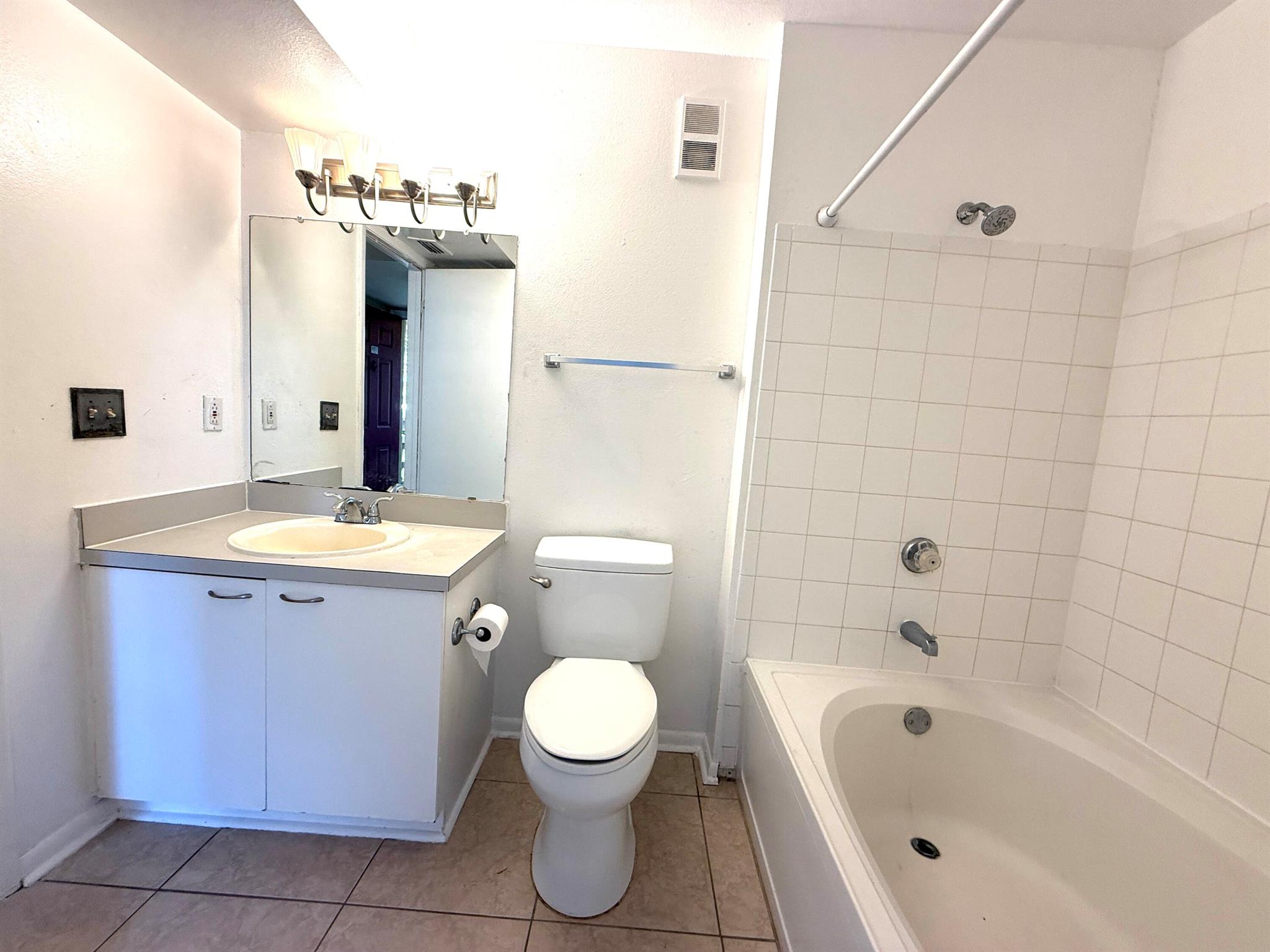 PALM LAKE CONDO - Residential Lease