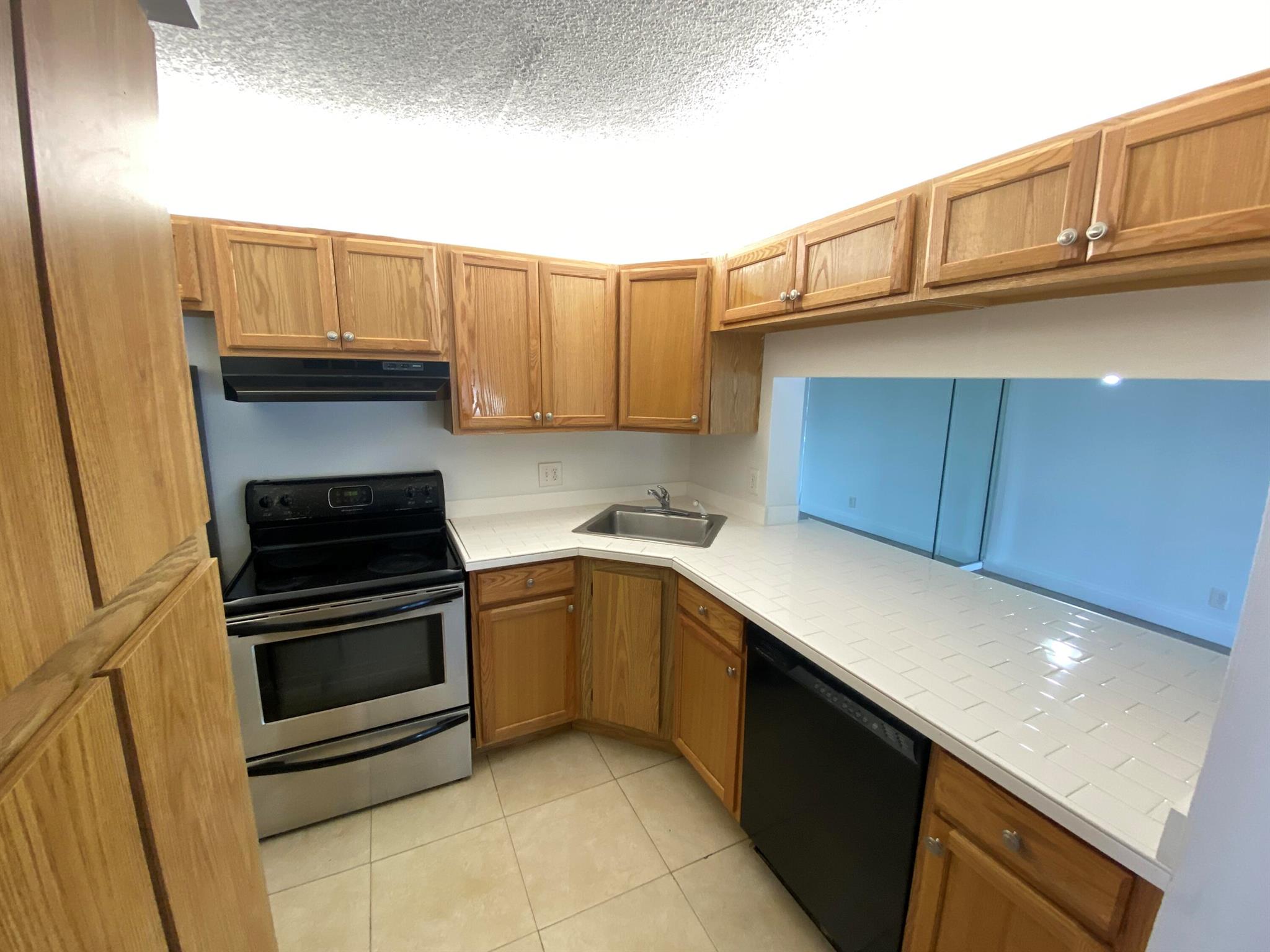 PALM CLUB VILLAGE II COND - Residential Lease