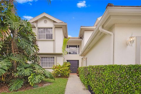 Single Family Residence in Jupiter FL 102 St Andrews Court Ct 1.jpg