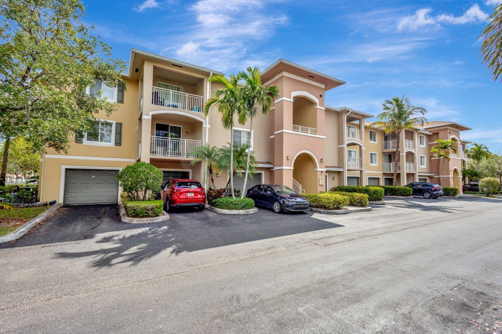Photo of 6510 Emerald Dunes Drive #302, West Palm Beach, FL 33411 (MLS # R11089709)