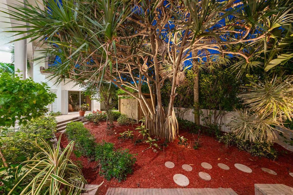 LANTANA POINT - Residential