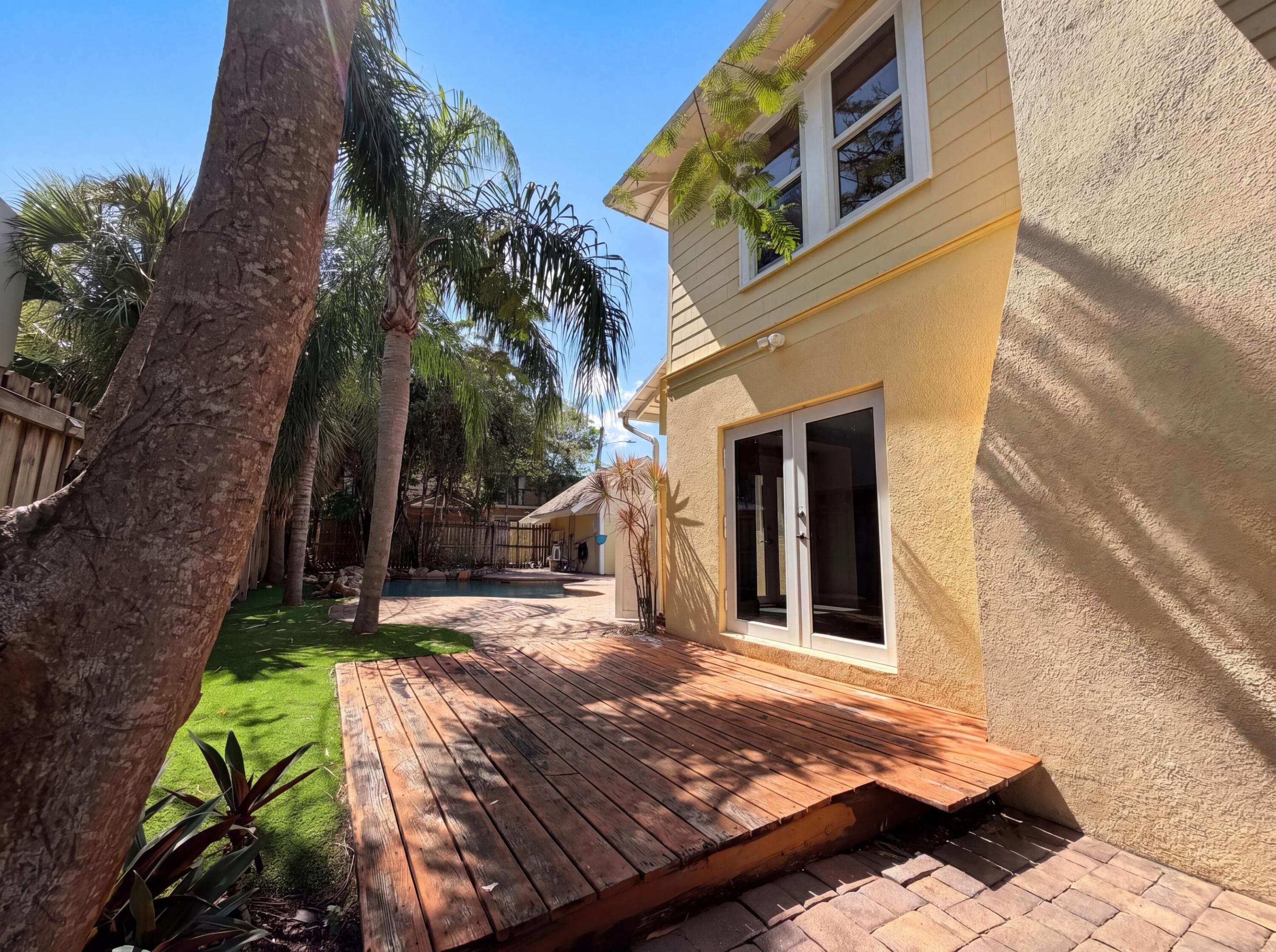 LAKE WORTH TOWN OF - Residential