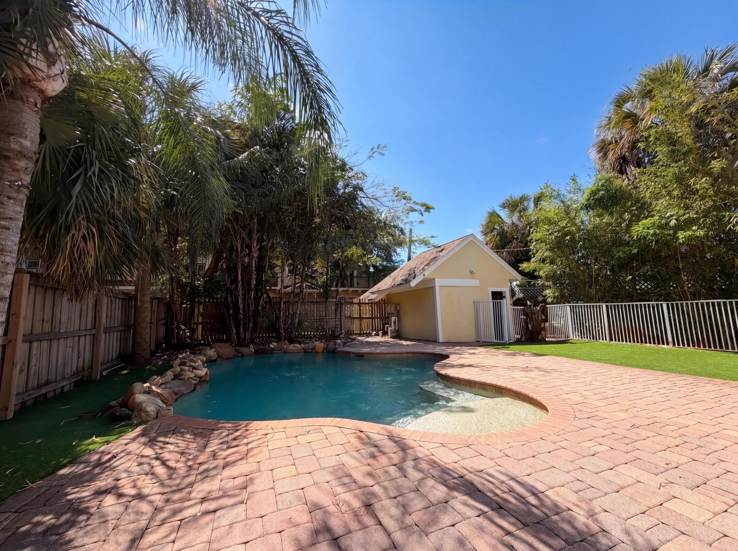 LAKE WORTH TOWN OF - Residential