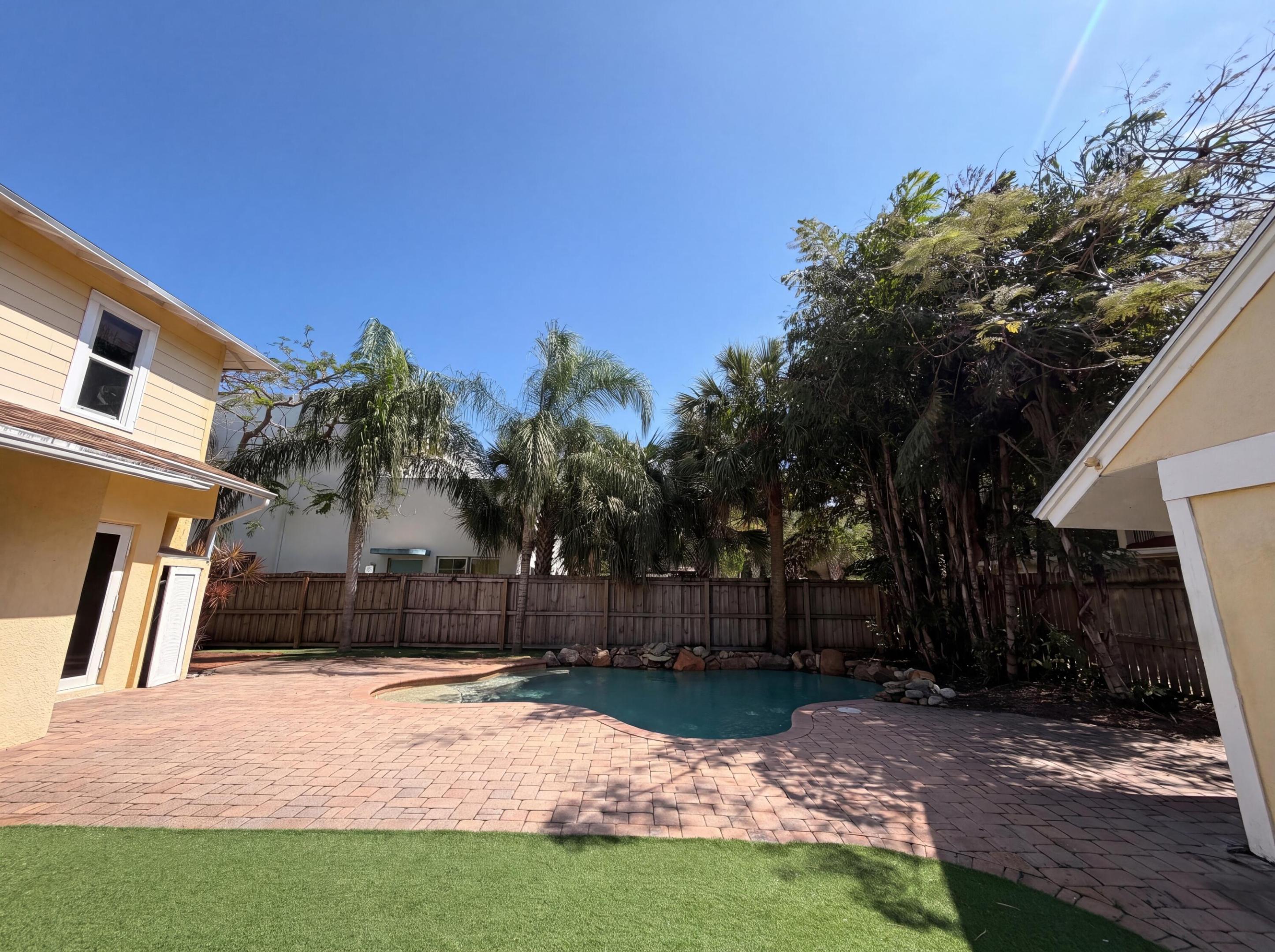LAKE WORTH TOWN OF - Residential