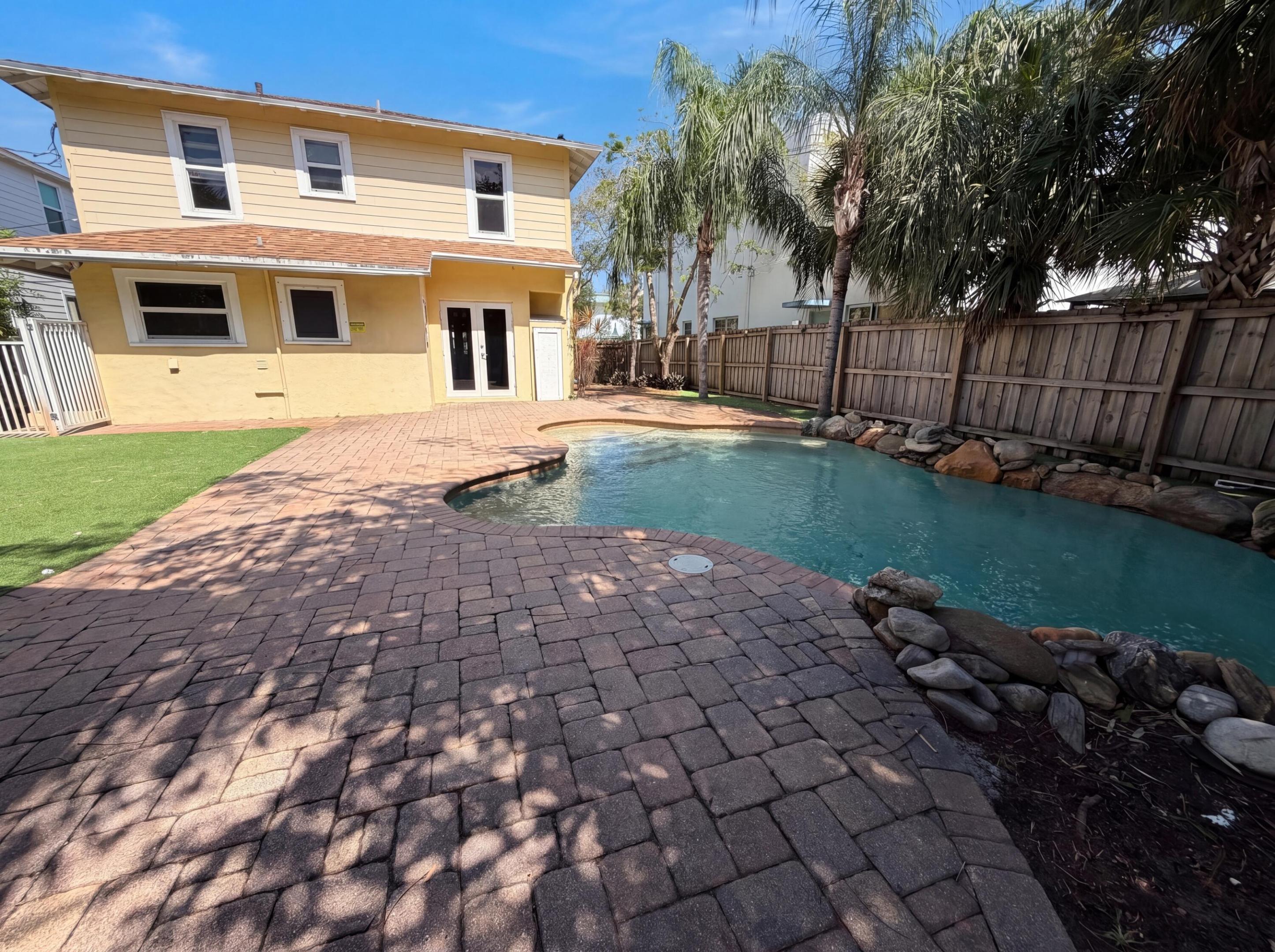 207 S Ocean