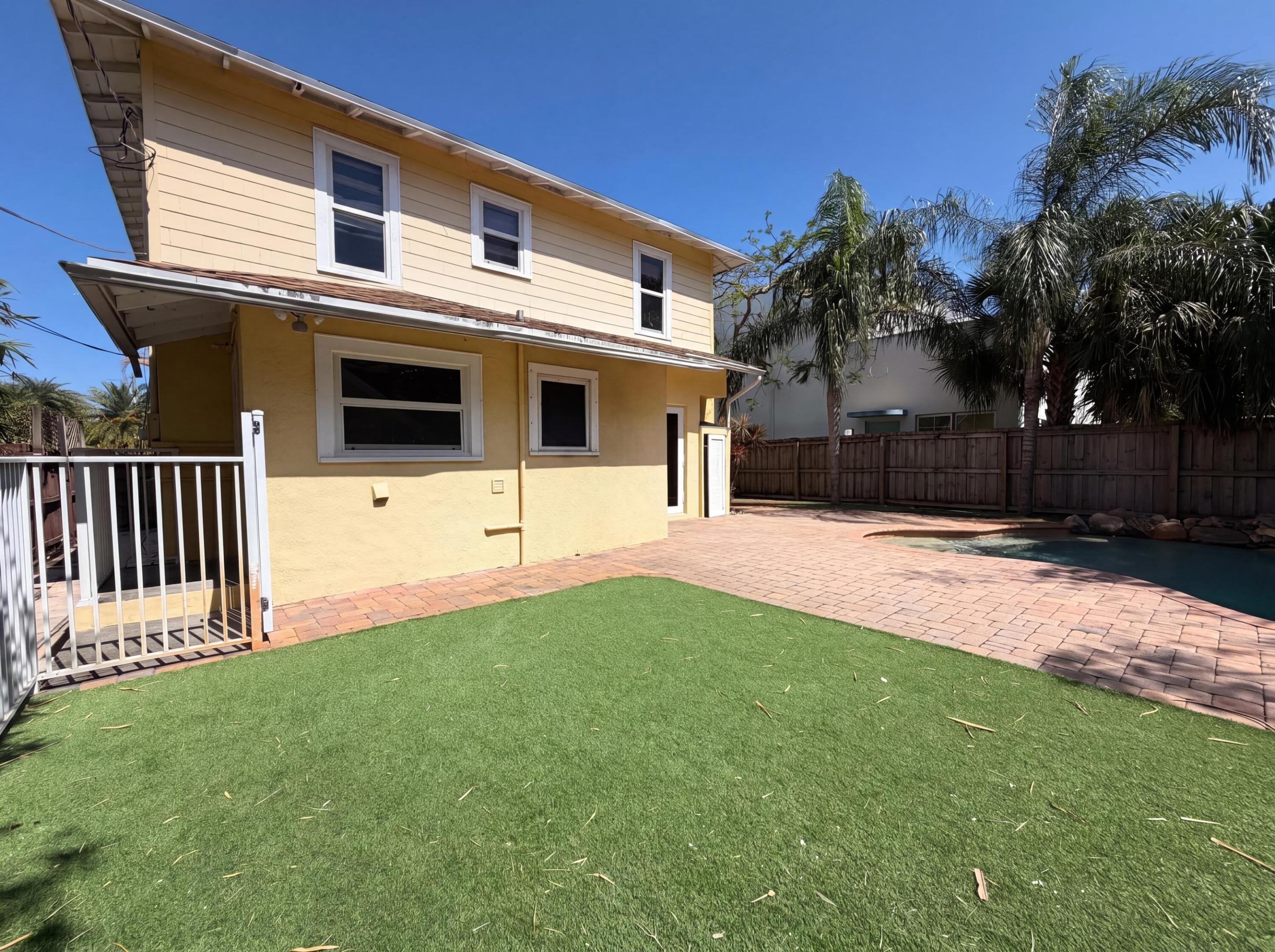 LAKE WORTH TOWN OF - Residential