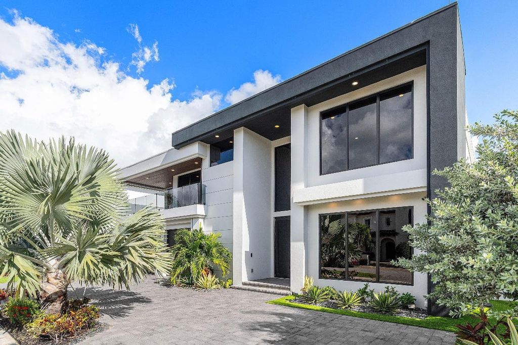 Photo of 245 NE 6th Court, Boca Raton, FL 33432 (MLS # R11135932)