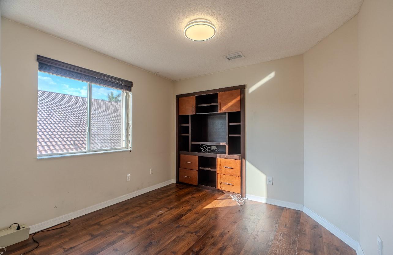 Twin Acres 154-15 B - Residential Lease